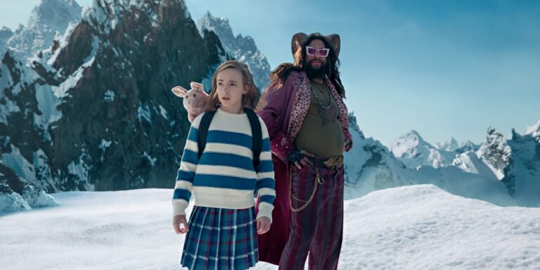 Marlow Barkley as Nemo and Jason Momoa as Flip in Slumberland.