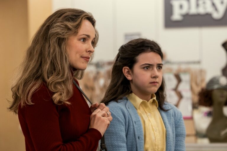 Rachel McAdams and Abby Rider Fortson in Are You There, God? It's Me, Margaret.
