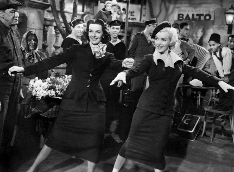 Jane Russell and Marilyn Monroe in Gentlemen Prefer Blondes