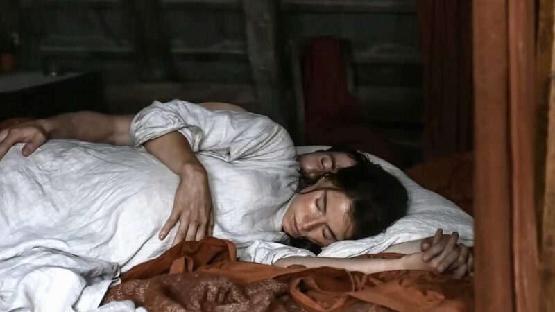 hamnet jessie buckley and paul mescal in bed sleeping